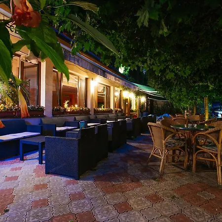 מלון Hotel Central Sala 4*