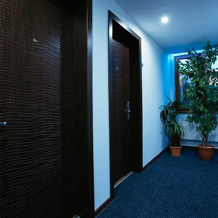 מלון Hotel Central Sala Sala